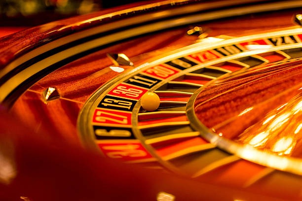 Quickspin mobile interface showing live dealer and betting layout